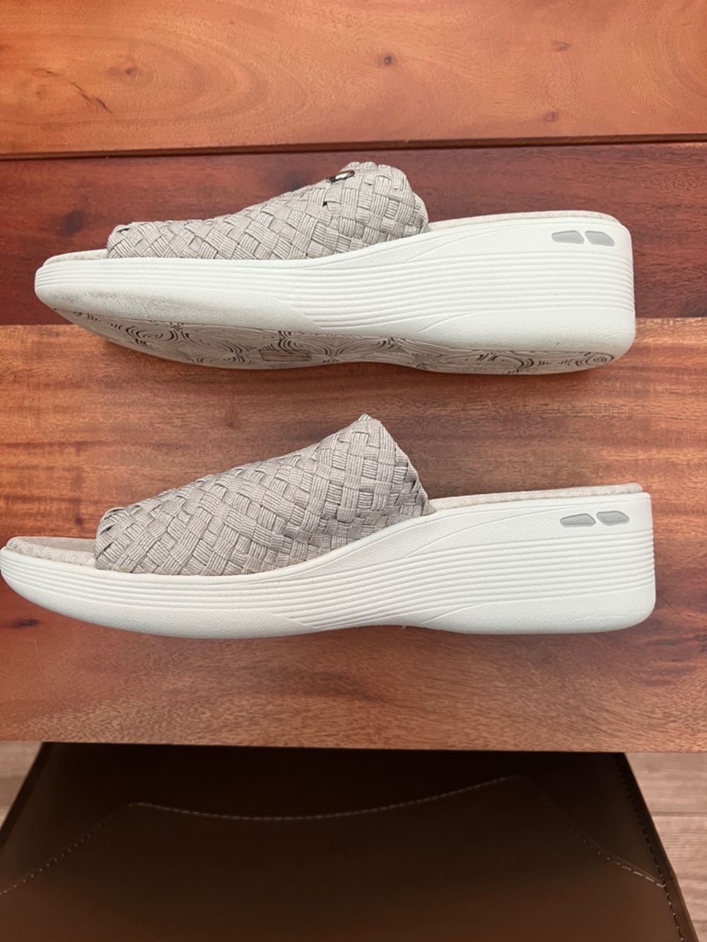 Martha Stewart for Skechers Beige Woven Slides Wedges Sandals Sz 10 - Picture 3 of 11